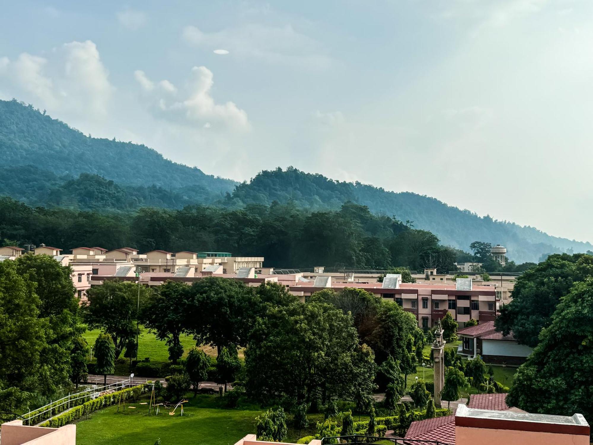 Hotel Nirvana Bliss, Behind Parmarth Niketan Rishīkesh 외부 사진